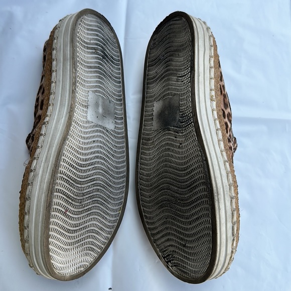 Slip ons animal print great condition 6.5 - Picture 2 of 4